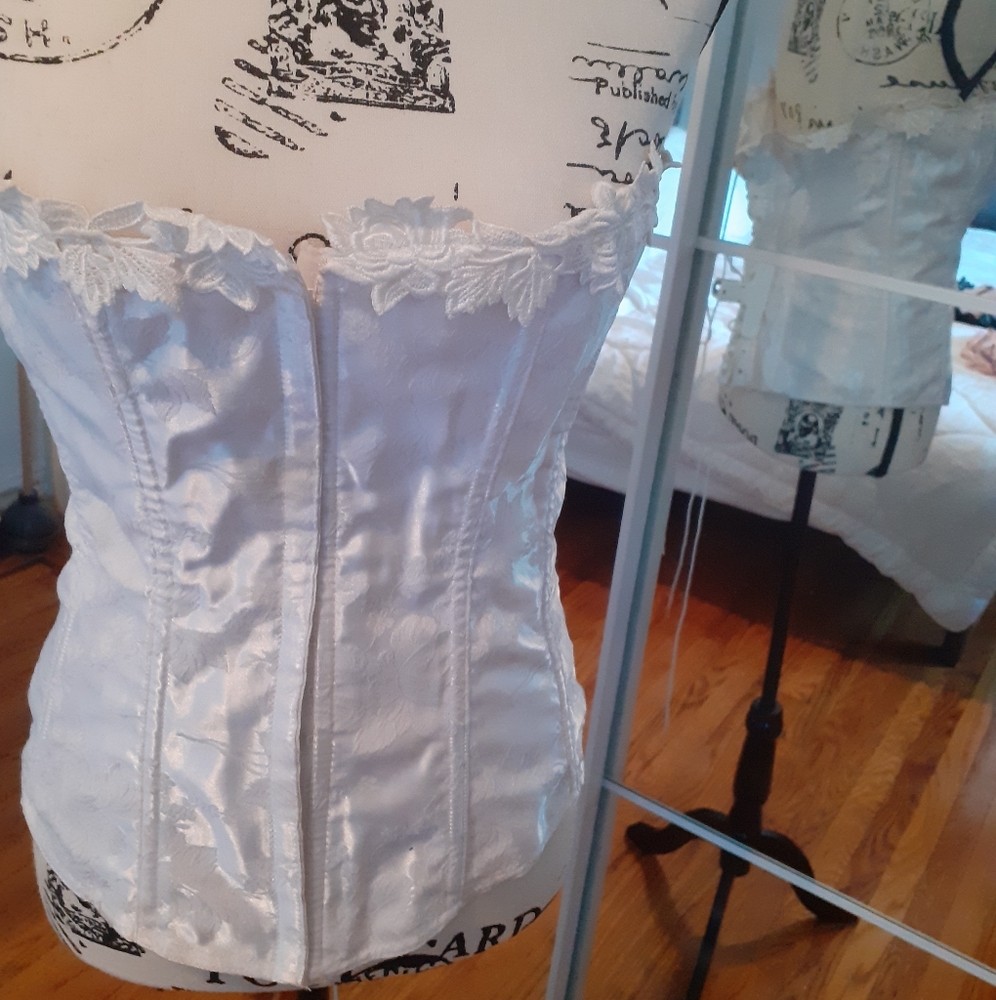 Vintage Fredericks of Hollywood White Corset by Bridal Empire Intimates - Picture 4 of 7